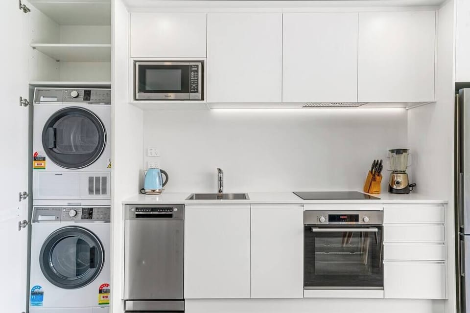 The kitchen is fully equipped with all the appliances you would expect, as well as full size clothes washing machine and dryer.

Perfect for when you return from skiing or hiking!