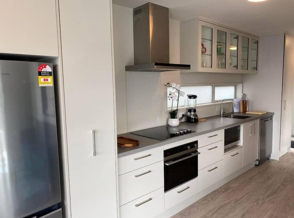 A fully equipped kitchen.