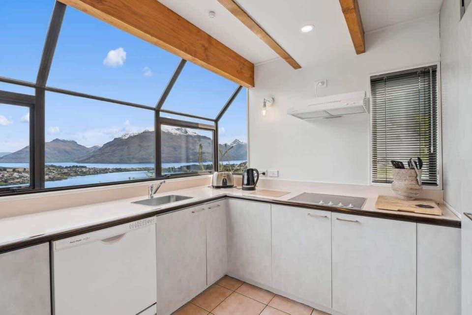 Lovely kitchen with excellent views