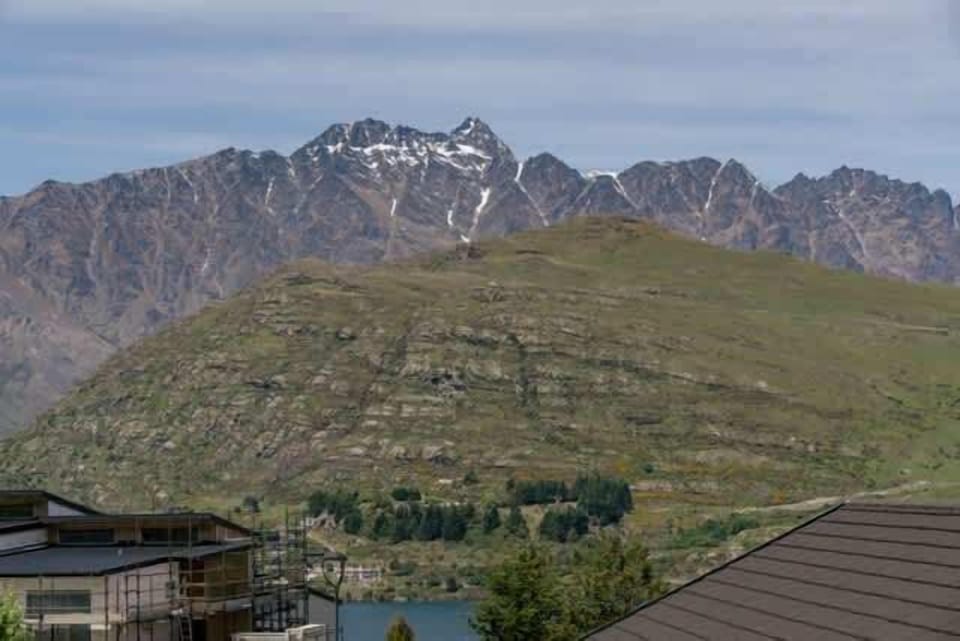 Beautiful mountain backdrop offering a true Queenstown experience.