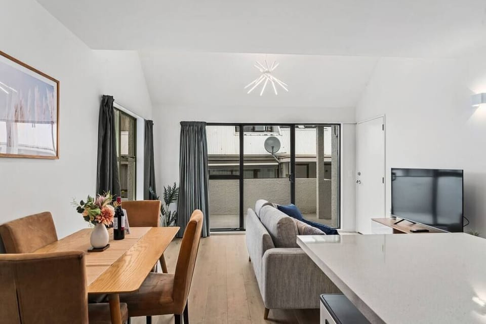 High vaulted ceiling in the lounge room gives a lovely sense of open space.  Enjoy the large 50 inch tv while settling back into the very comfy couch.