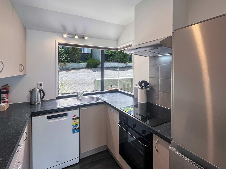 Modern, well equipped kitchen with quality appliances