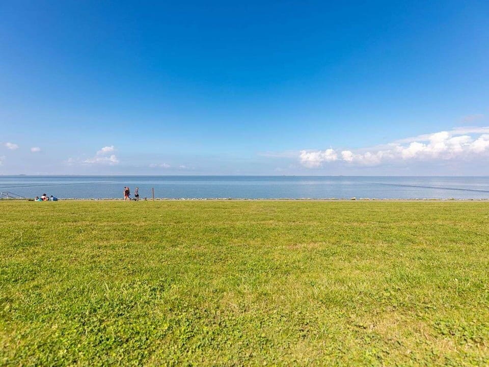 Sky, Shade, Land Lot, Cottage, Siding, Facade, Residential Area, Landscape, Roof, Grass