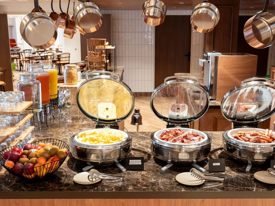 Daily buffet breakfast (EUR 17.90 per person)