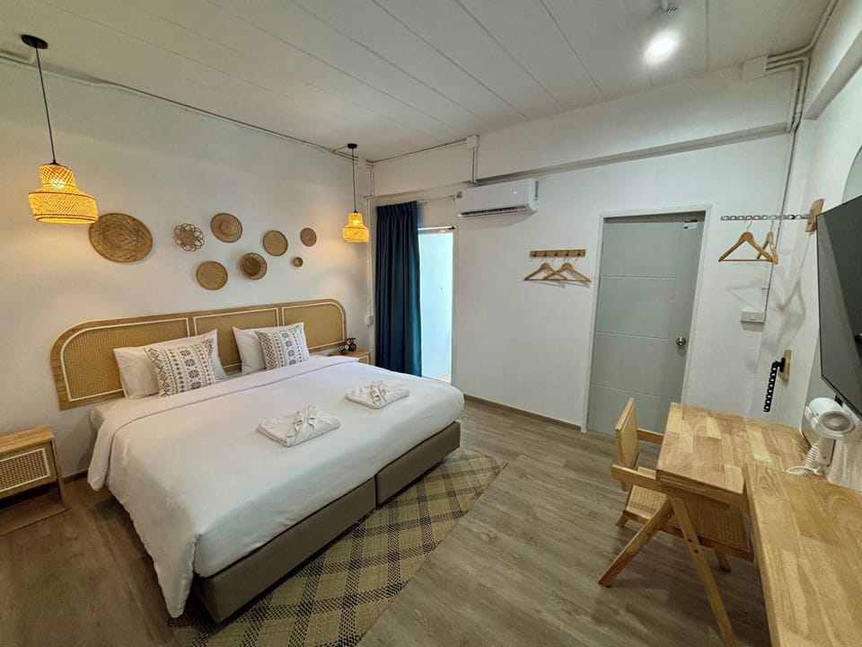 Comfort Double Room | Free WiFi, bed sheets