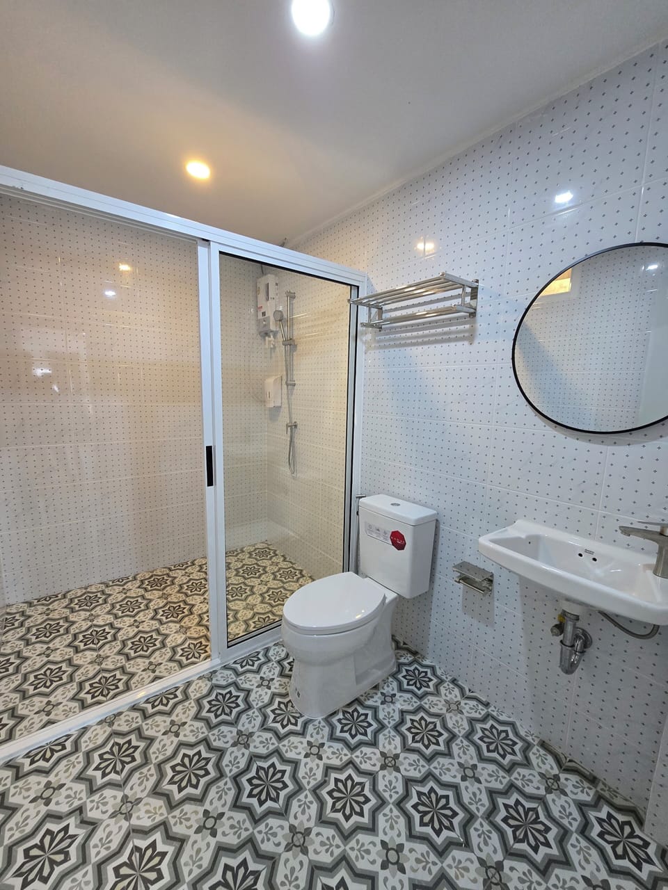 Shower, free toiletries, hair dryer, towels