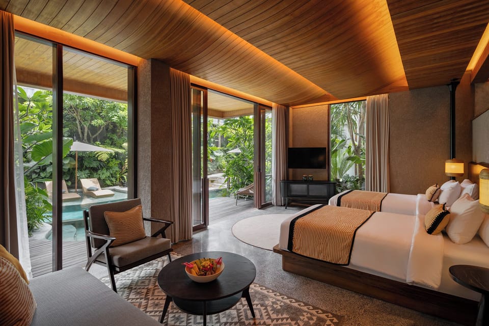 Suite Twin Bed Pool Access | Premium bedding, pillowtop beds, in-room safe, desk