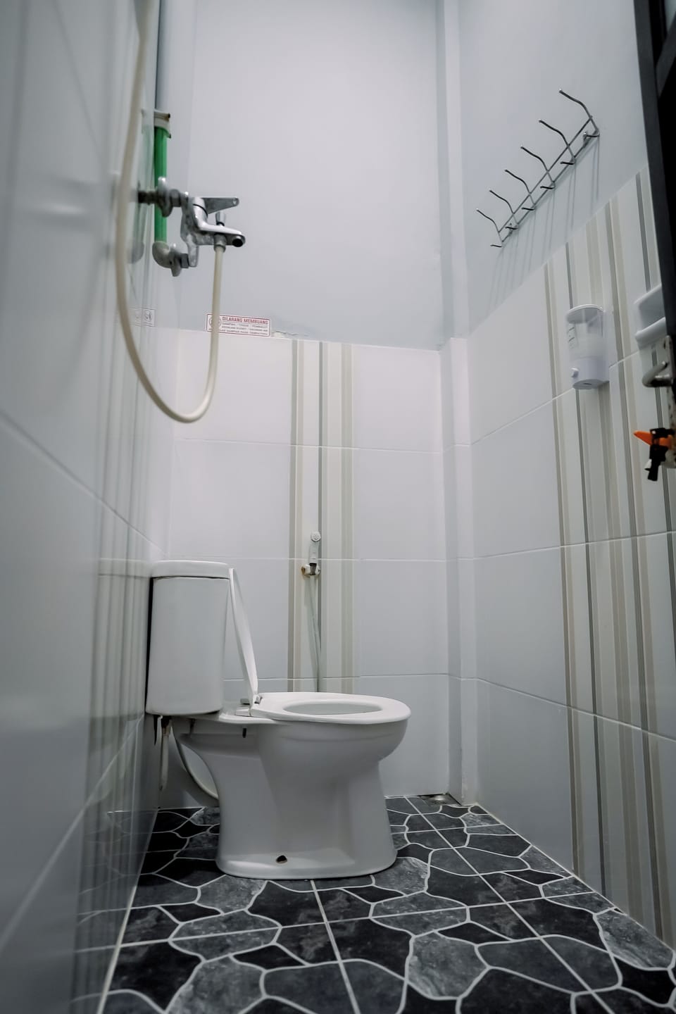 Standard Room | Bathroom | Free toiletries, towels, soap, shampoo
