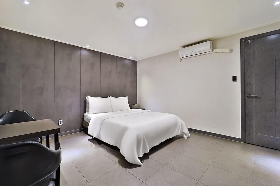Standard Double Room | Free WiFi