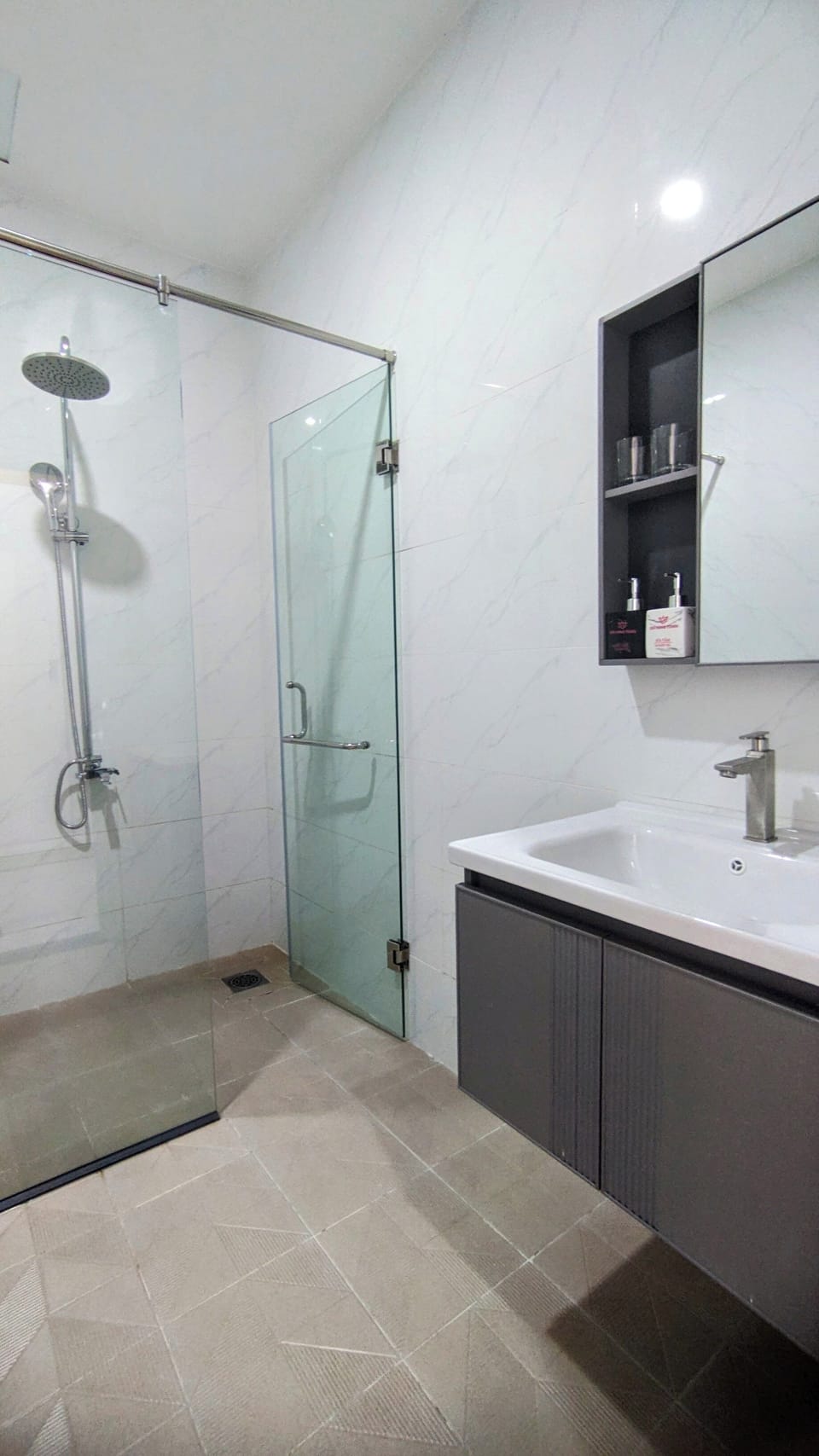 Superior Twin Room, Garden View | Bathroom | Hair dryer, bathrobes, slippers, towels