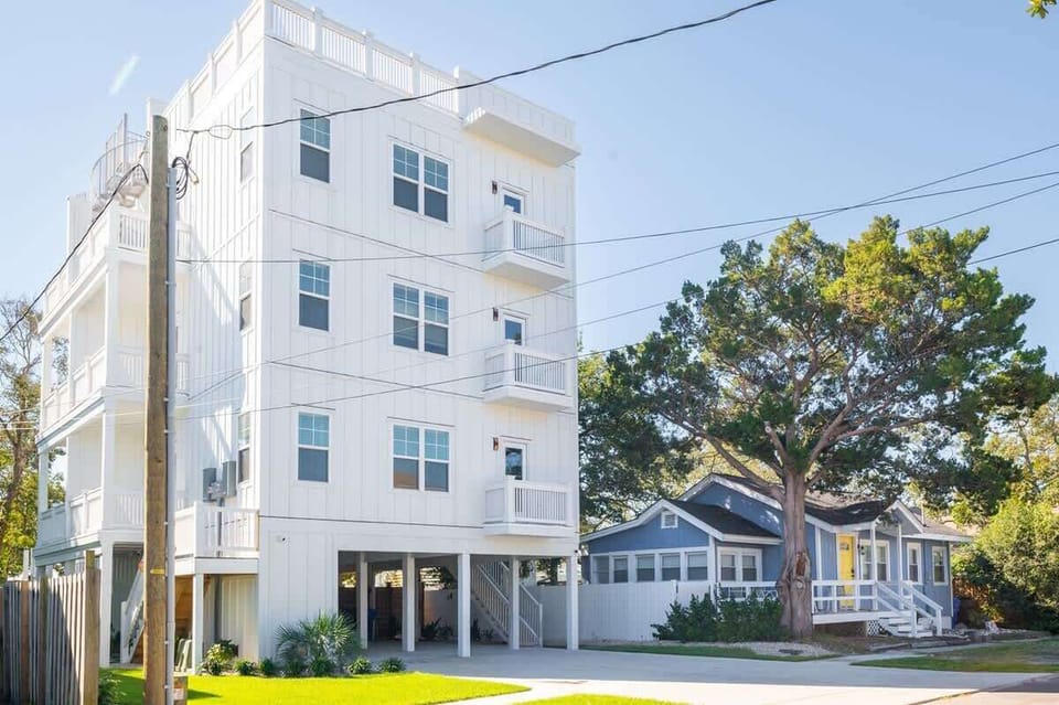 Downtown Carolina Beach Rental 4 Suites