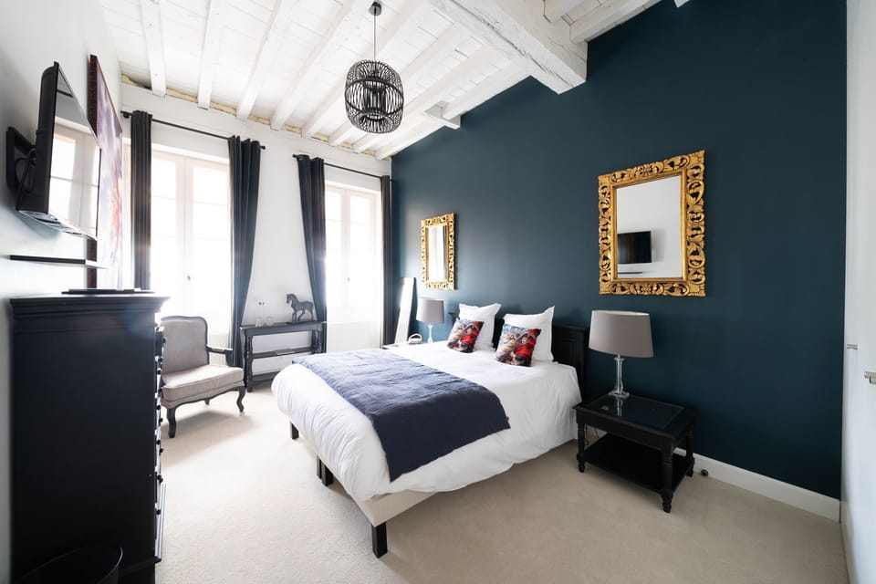 Deluxe Double Room, 1 Queen Bed, Non Smoking, City View | In-room safe, laptop workspace, free WiFi, bed sheets