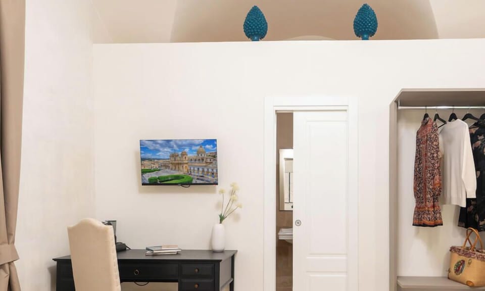 Design Duplex, Balcony, Courtyard View | Egyptian cotton sheets, premium bedding, down comforters