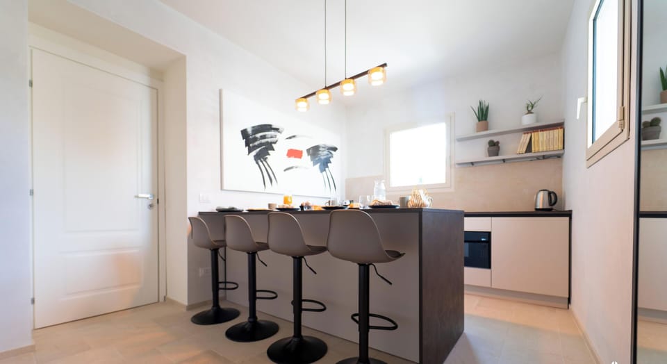 Design Duplex, Balcony, Courtyard View | Private kitchen | Fridge, microwave, oven, stovetop