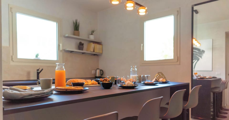 Design Duplex, Balcony, Courtyard View | Private kitchen | Fridge, microwave, oven, stovetop