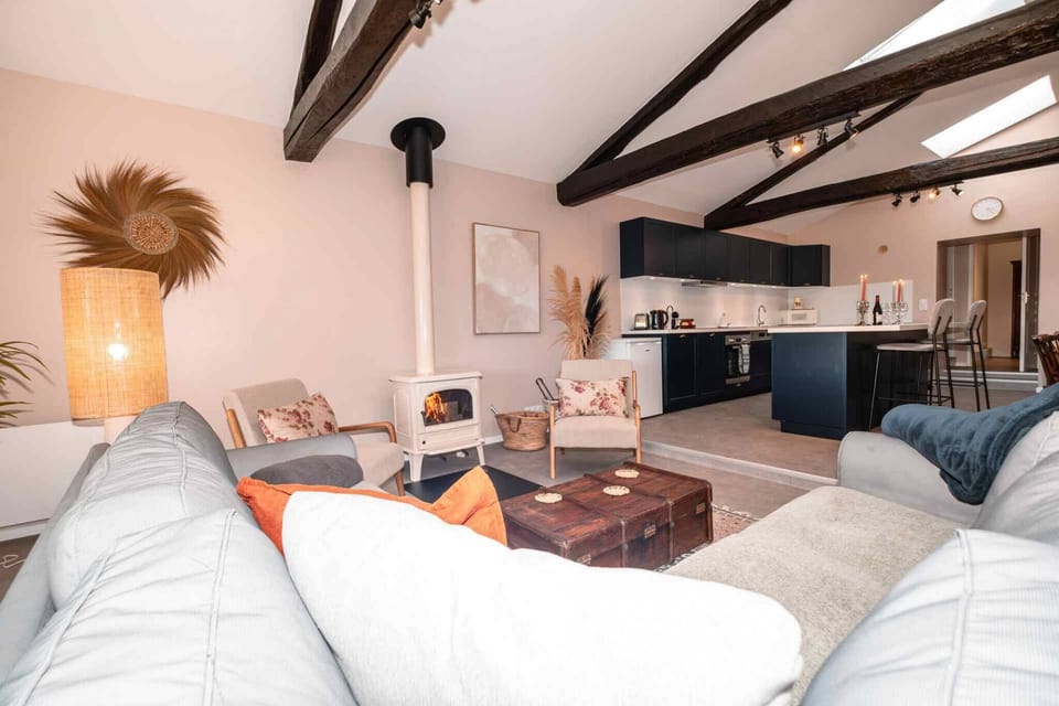TV lounge with large corner sofa (5 seats) - Rocking chair - 1 coffee table - 1 table for 4 to 6 people - Furniture + TV - 1 wood-burning stove (wood provided) - Access to covered outdoor lounge.