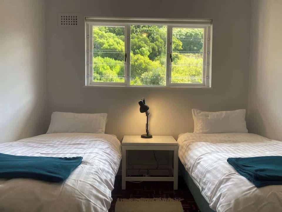 2nd bedroom with mountain views. 