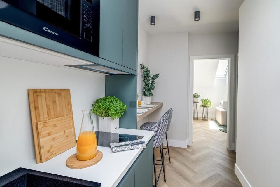 Fridge, microwave
