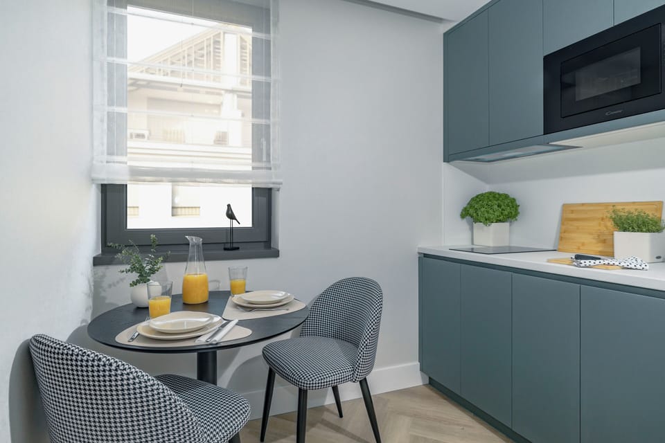 Apartment, Balcony, Garden View | Private kitchen | Fridge, microwave