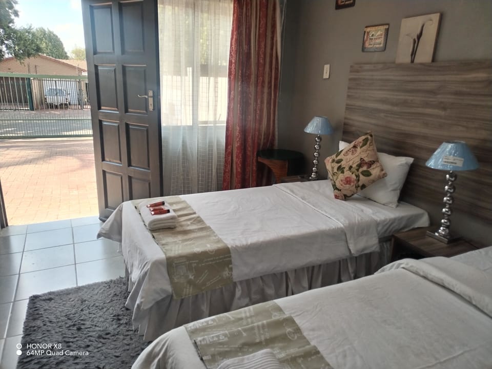 Room, 2 Bedrooms, Accessible, Smoking | 2 bedrooms
