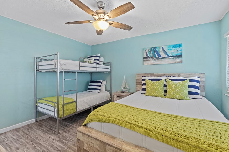 Twin bunks with Queen bed