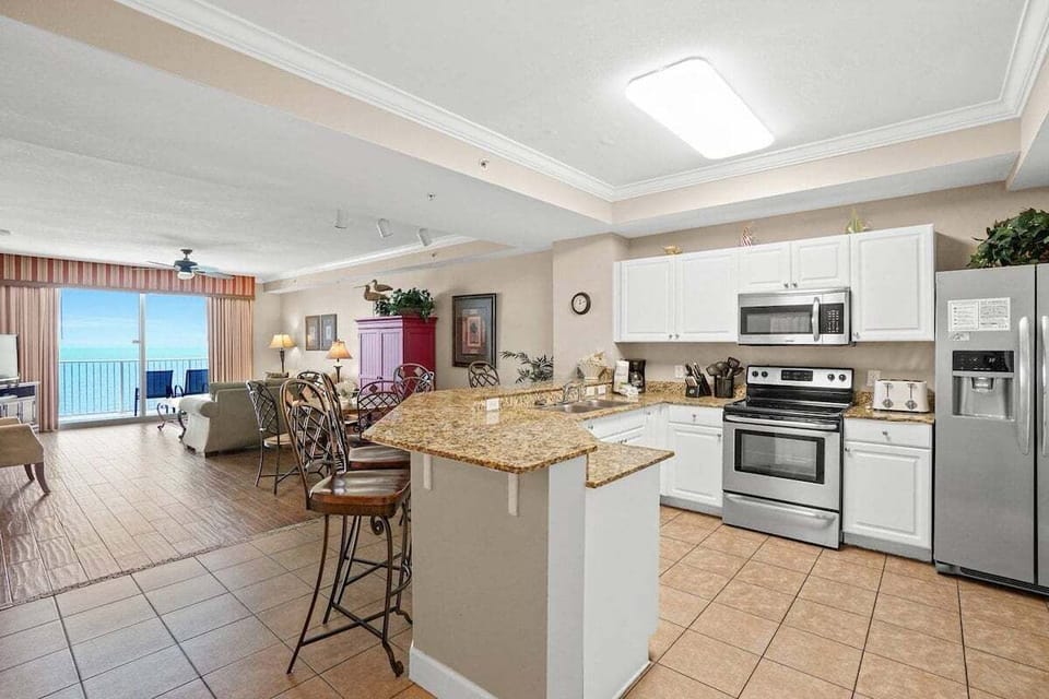 Kitchen area with breakfast bar