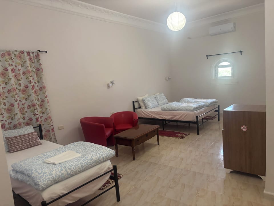 Family Suite | Individually decorated, individually furnished, desk, laptop workspace