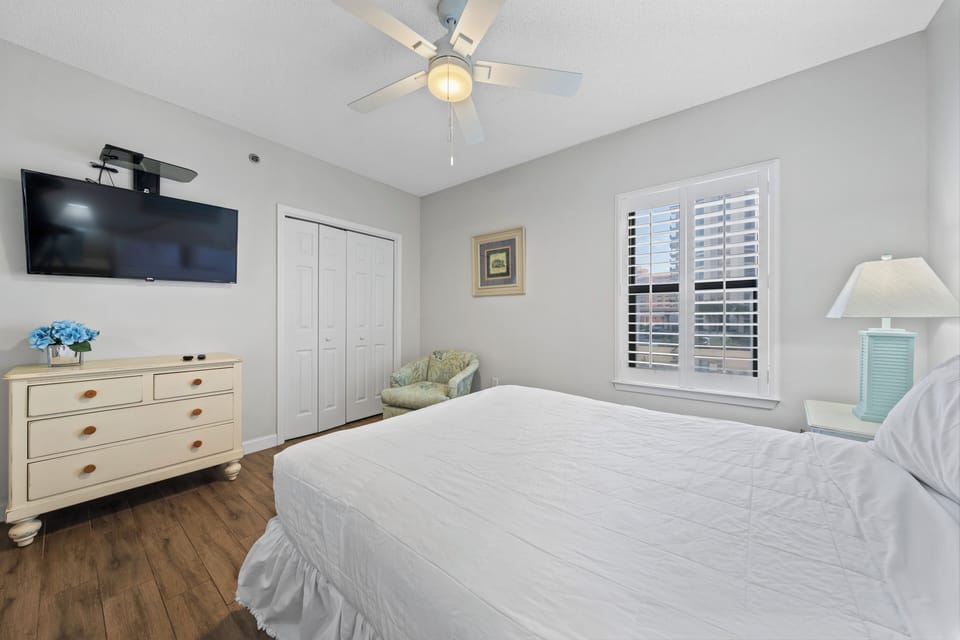 Guest bedroom
