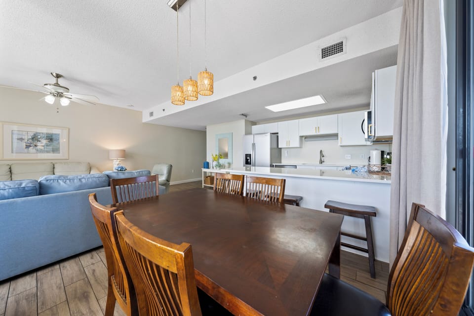 Seating for six at the dining table