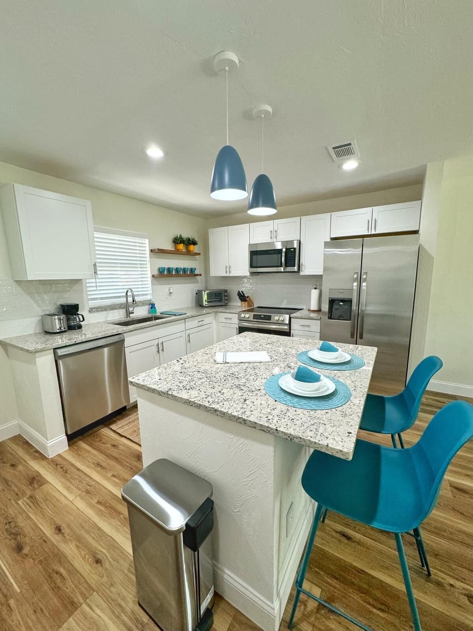 A stylish kitchen designed for cooking and sharing moments with loved ones!