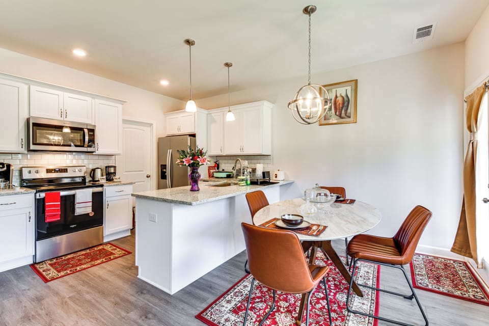 Dining Area | Kitchen