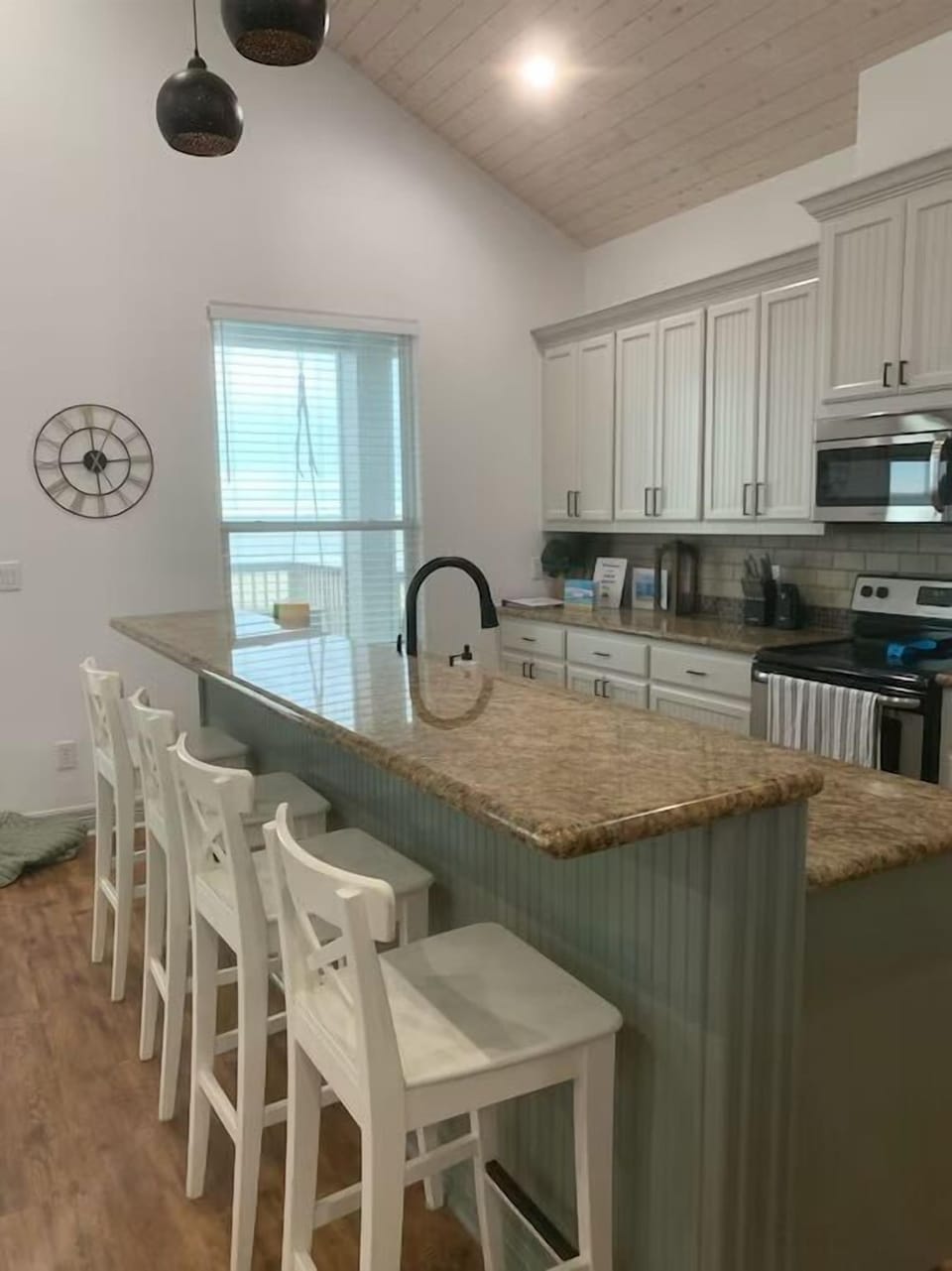 Spacious modern kitchen
