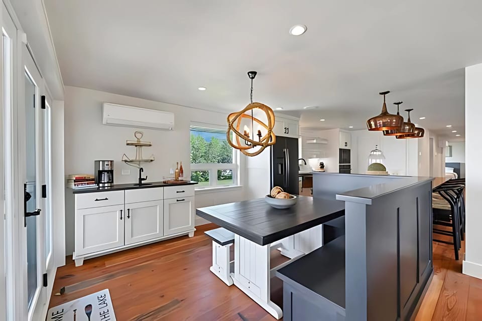 Fully stocked kitchen, ready for all your culinary adventures!