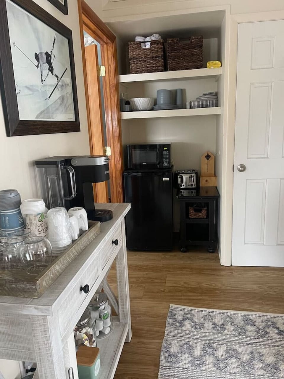 Family Suite, 2 Bedrooms, Mountain View, Slope side | Private kitchen | Coffee/tea maker