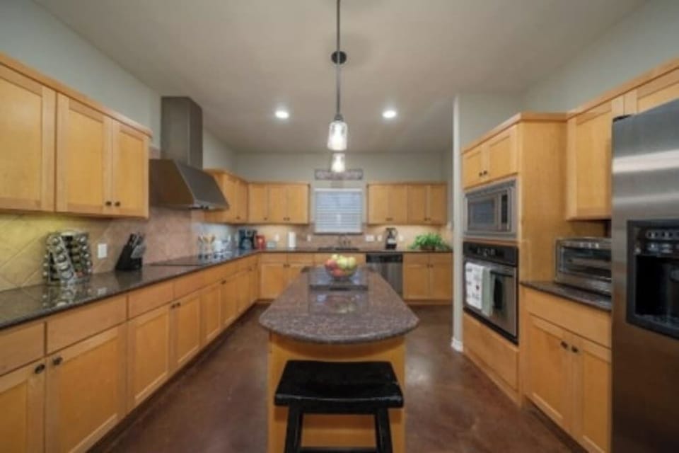 Luxury House, Multiple Bedrooms, Private Pool | Private kitchen | Coffee/tea maker, electric kettle, dining tables