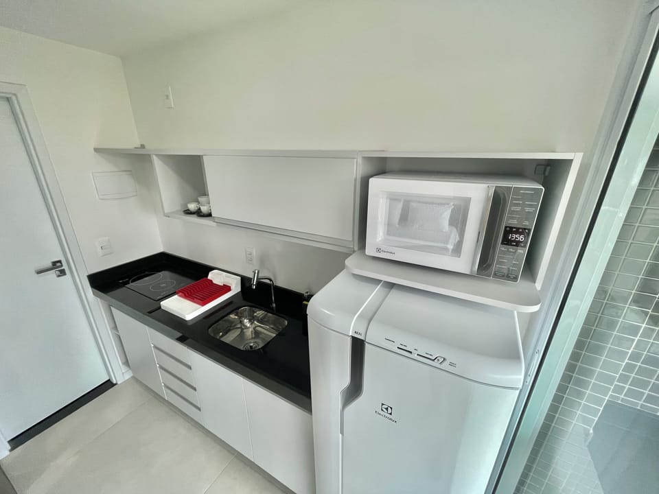 Comfort Apartment, Balcony, Beach View | Private kitchen
