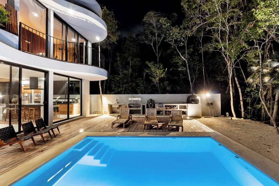 Private Pool & Sun Deck & Outdoor Kitchen