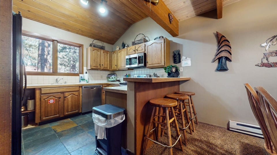Indoors, Furniture, Floor, Microwave, Oven