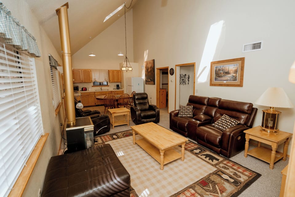 10 19 24NorthwoodResort Cabin#11 6