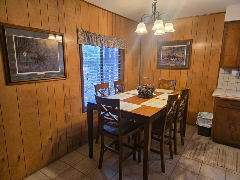 Cabin 10 Dining Area
