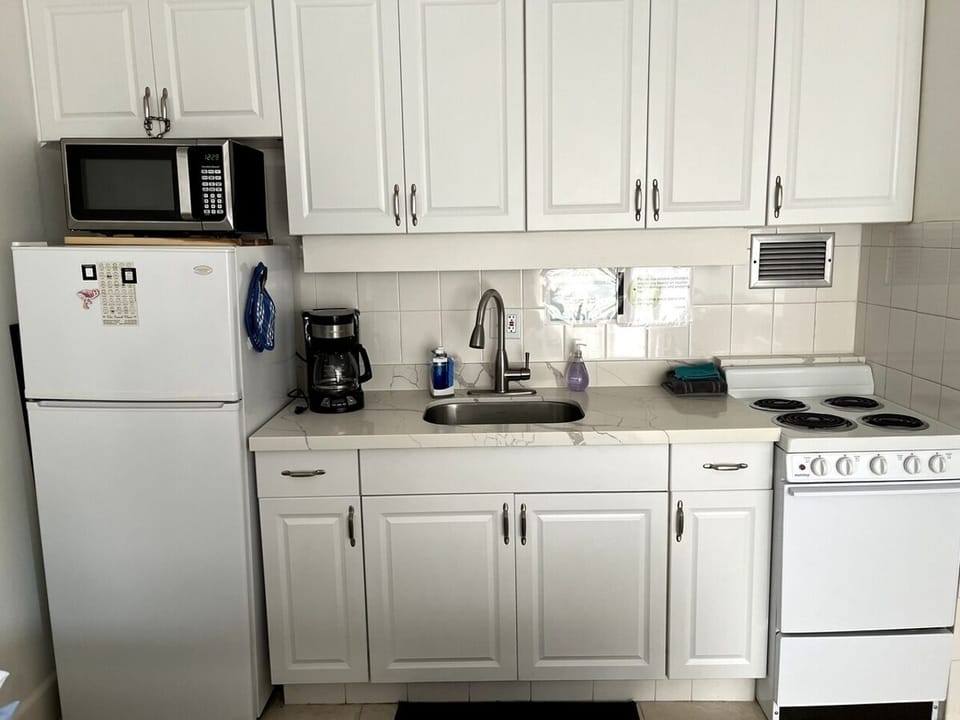 Kitchen area with the essentials.