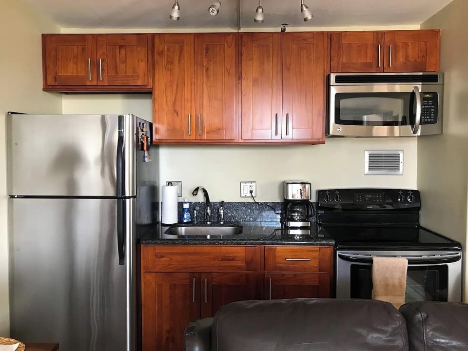 Full kitchen