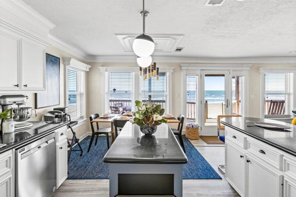 Experience a fully-equipped kitchen that inspires creativity. With ample space and modern appliances, you can cook and dine while soaking in the ocean views.