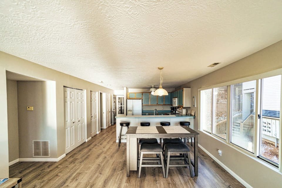 Embrace this open space's breezy vibes & abundant natural light​