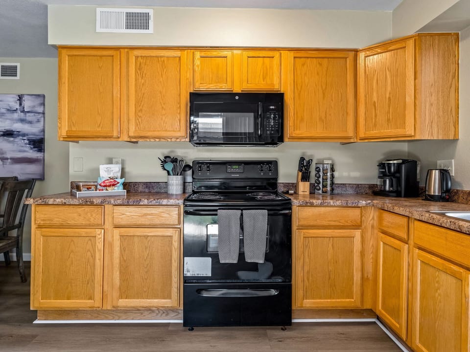 Fully furnished and equipped kitchen