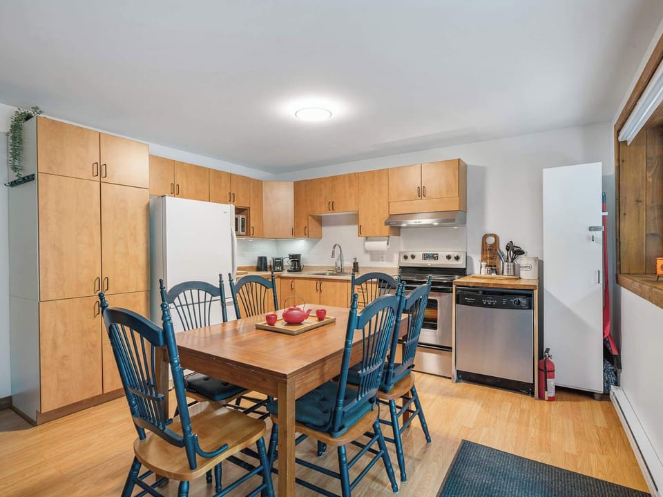     Spacious dining area beside the fully equipped kitchen.