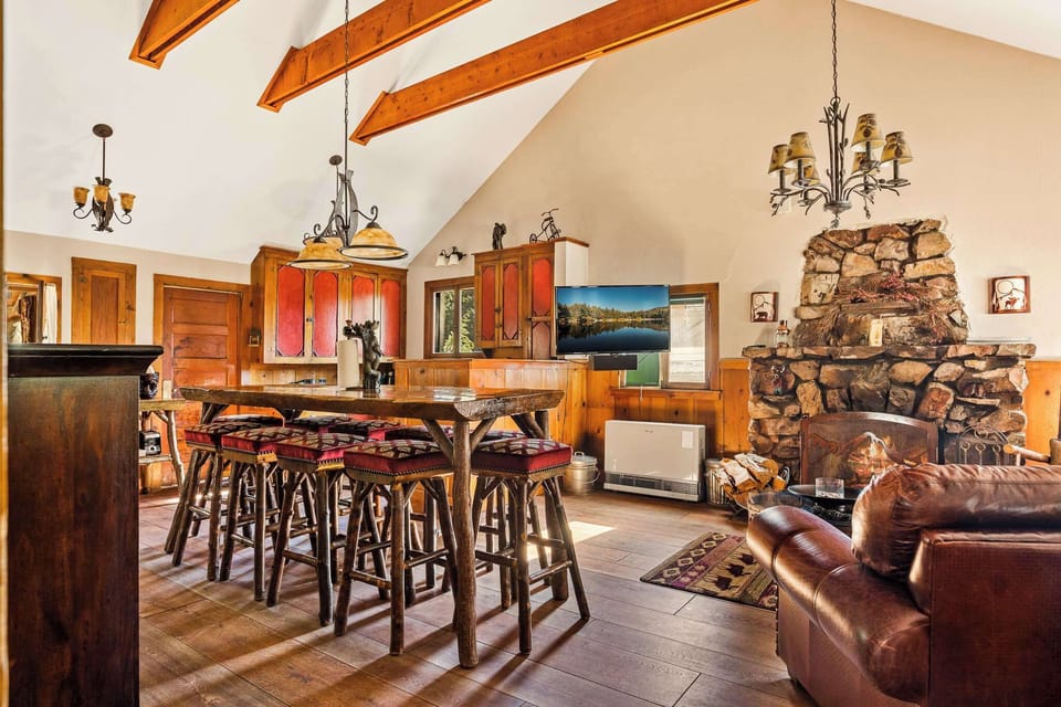 Large dining room table for a nice family style meal!