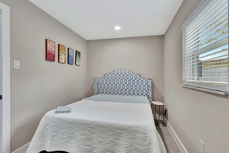 Bedroom 3 with Queen bed
