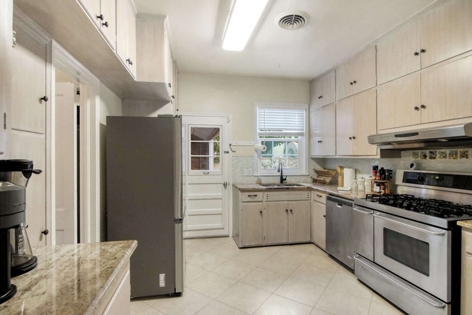 Fully equipped kitchen