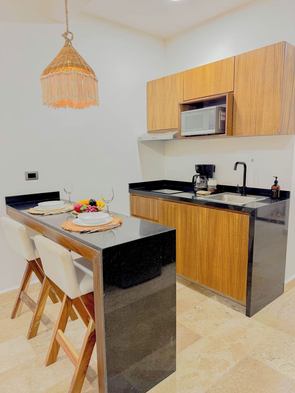Deluxe Apartment, Lanai | Private kitchen | Fridge